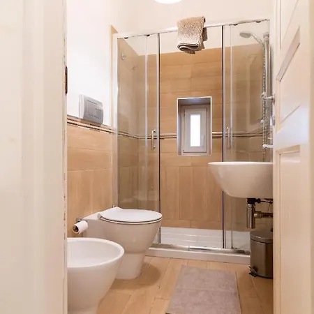 Four Luxury Διαμέρισμα *